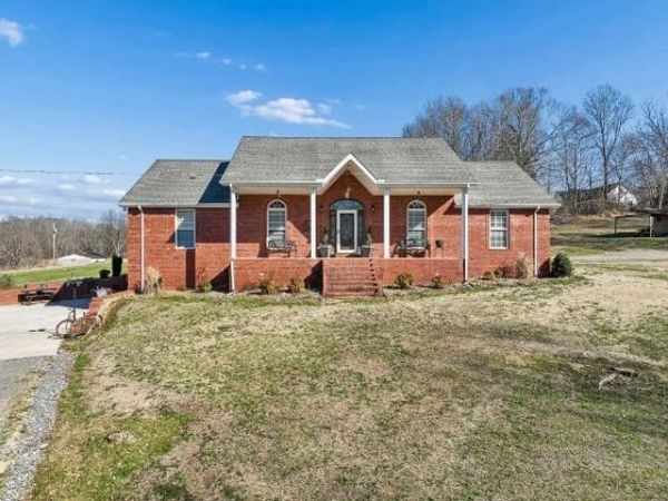 389 Trace Creek Rd, Red Boiling Springs, TN 37150