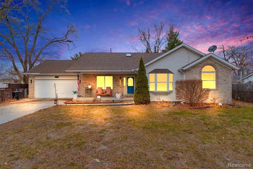 2215 Hancock Street, Port Huron, MI 48060 Main Photo