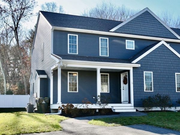 10 Oak Meadow Pl, Unit 10, Bridgewater, MA 02324