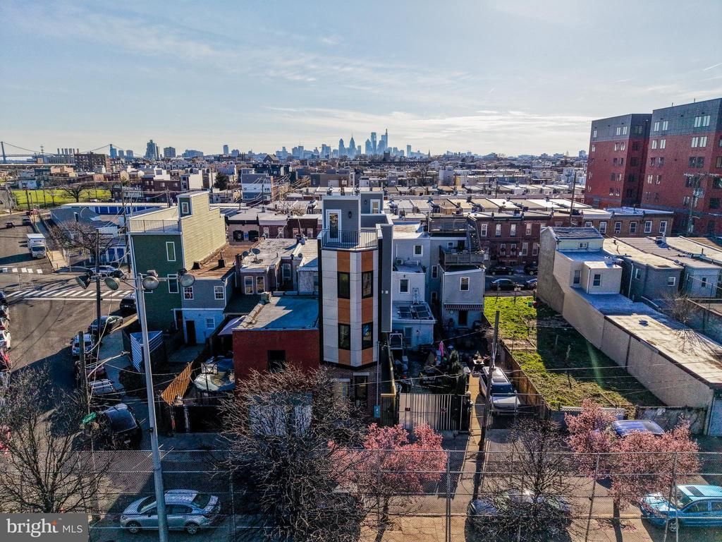 2440 E Harold Street, Philadelphia, PA 19125 Main Photo