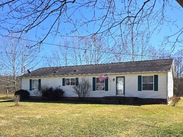 80 Hannah Place Road, Belpre, OH 45714