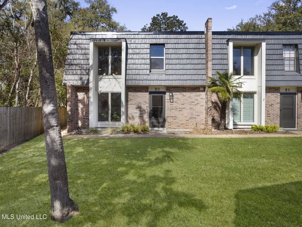 527 Front Beach Drive, Ocean Springs, MS 39564