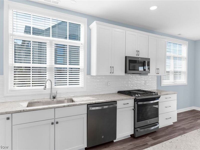 2166 NE River Road, Lake Milton, OH 44429 Photo 18