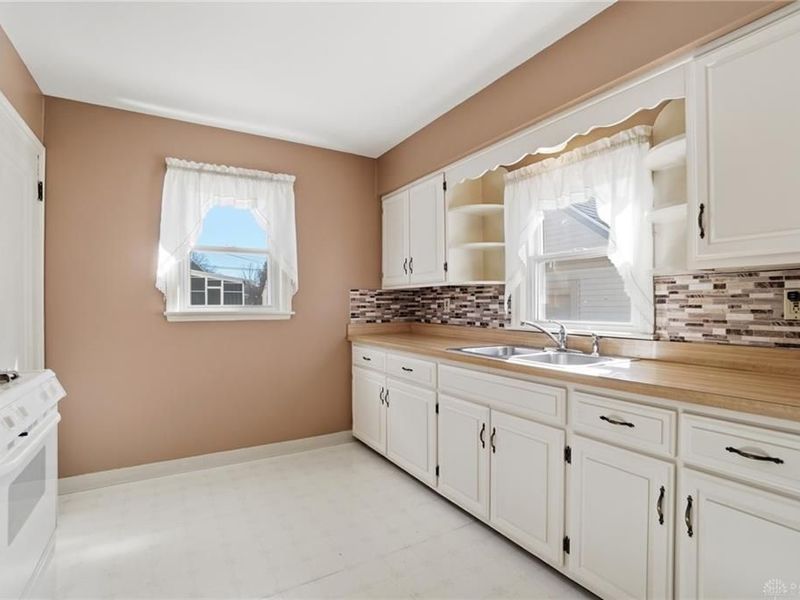 827 Snowhill Boulevard, Springfield, OH 45504 Photo 12