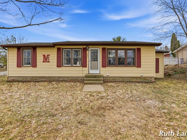 408 Brady Street NW, Comstock Park, MI 49321