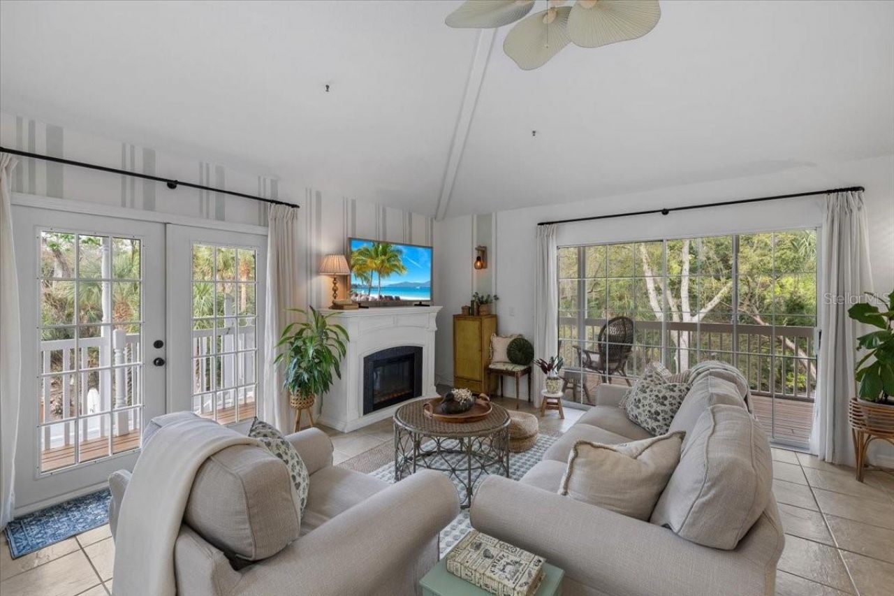 6093 Avenue Of The Palms, Weeki Wachee, FL 34607 Photo