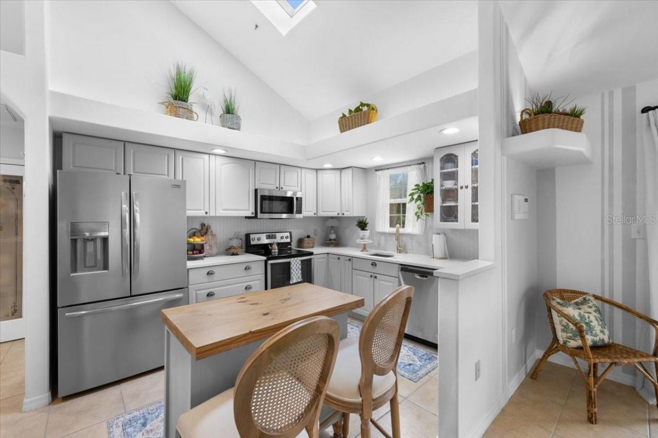 6093 Avenue Of The Palms, Weeki Wachee, FL 34607 Photo