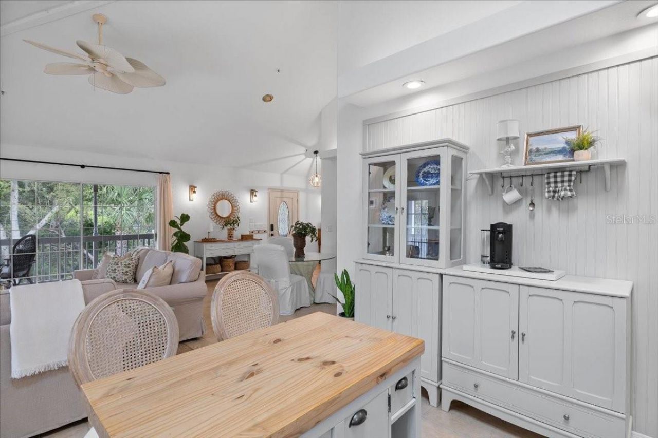 6093 Avenue Of The Palms, Weeki Wachee, FL 34607 Photo