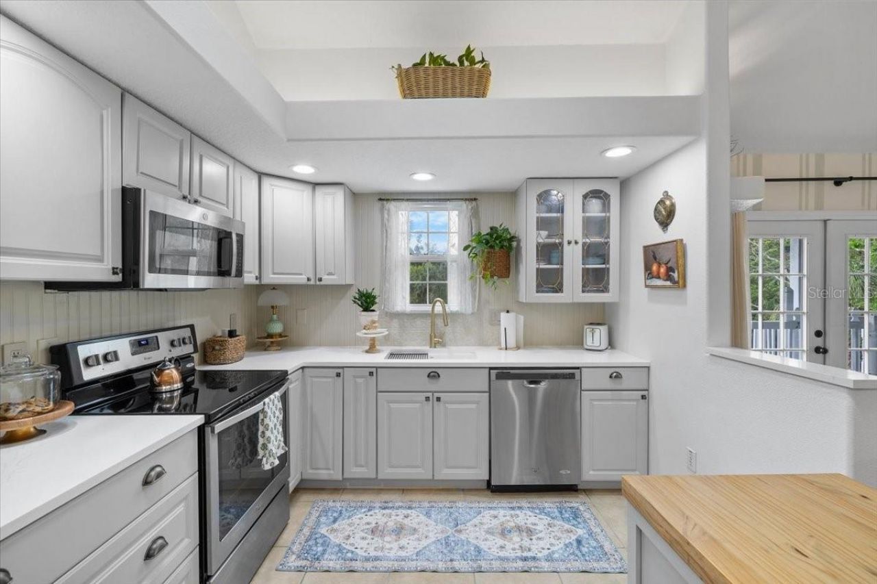 6093 Avenue Of The Palms, Weeki Wachee, FL 34607 Photo