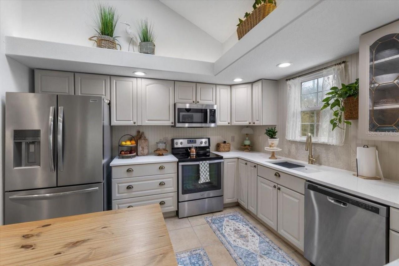 6093 Avenue Of The Palms, Weeki Wachee, FL 34607 Photo