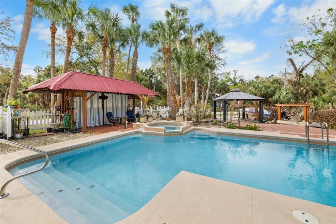 6093 Avenue Of The Palms, Weeki Wachee, FL 34607 Photo