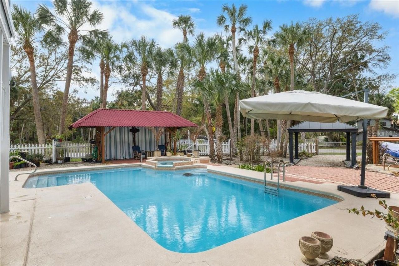 6093 Avenue Of The Palms, Weeki Wachee, FL 34607 Photo