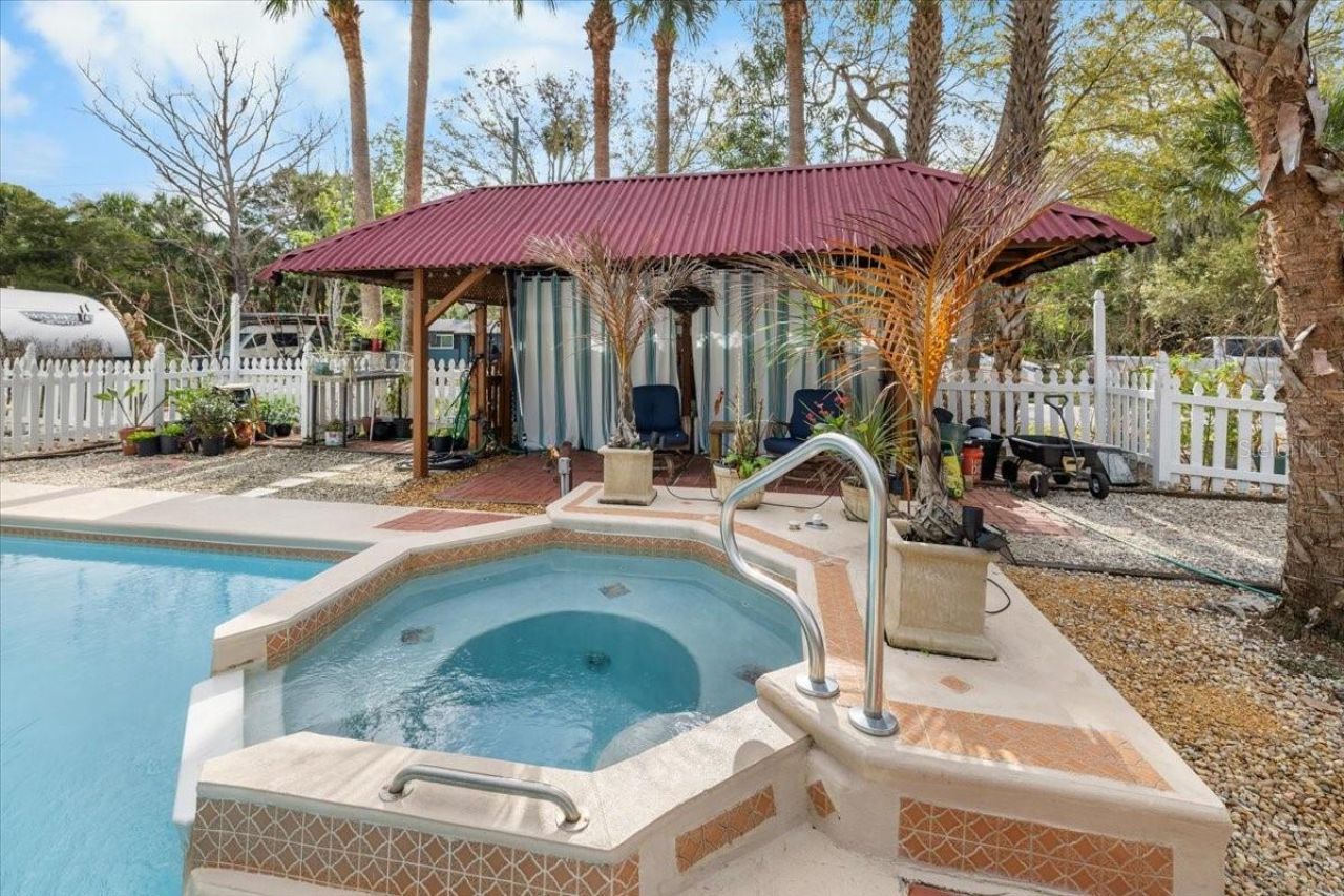 6093 Avenue Of The Palms, Weeki Wachee, FL 34607 Photo