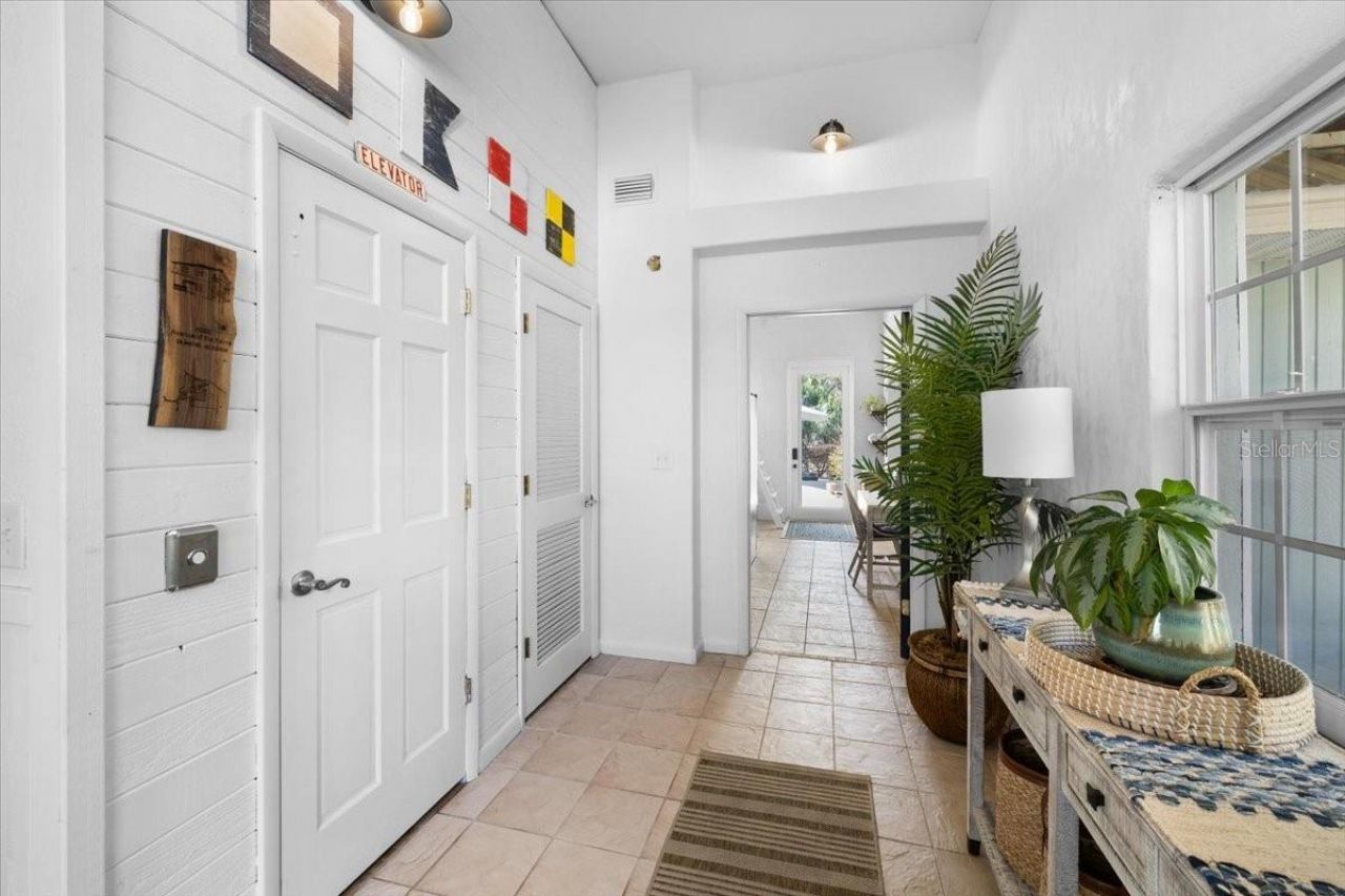 6093 Avenue Of The Palms, Weeki Wachee, FL 34607 Photo