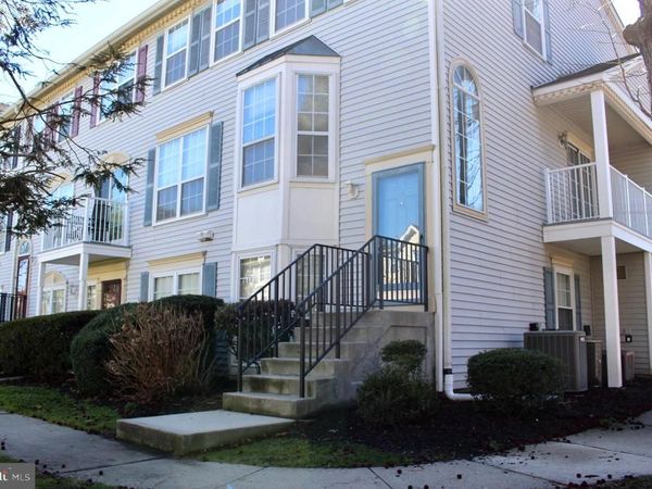 70 CHAMBORD CT COURT, HAMILTON, NJ 08619