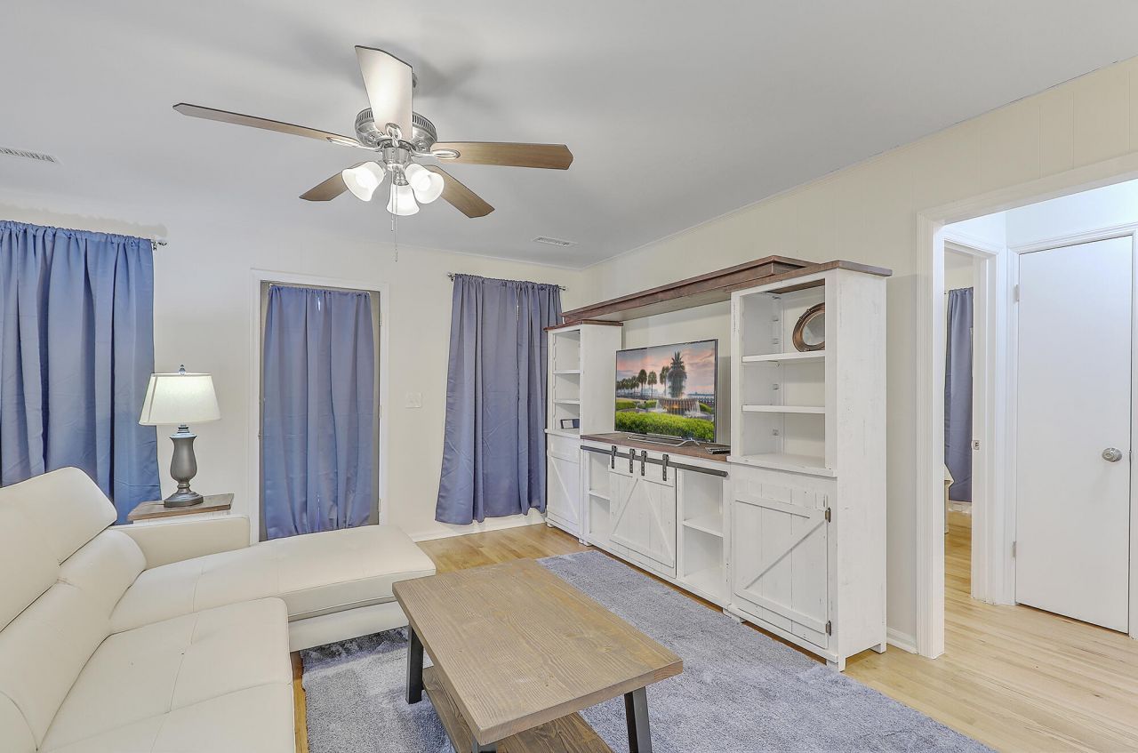 616 Semaht Street Photo 6