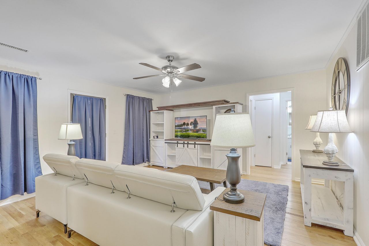 616 Semaht Street Photo 7