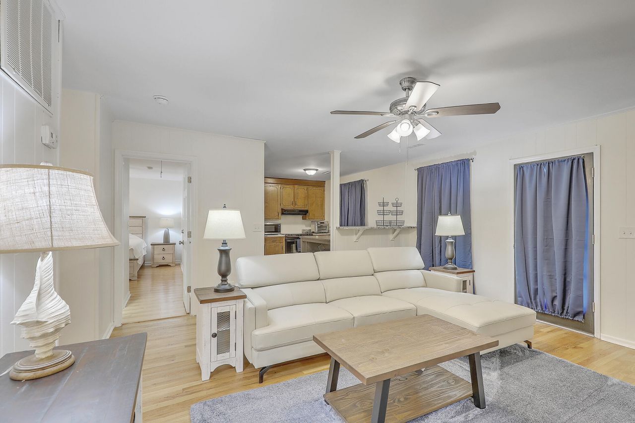 616 Semaht Street Photo 9