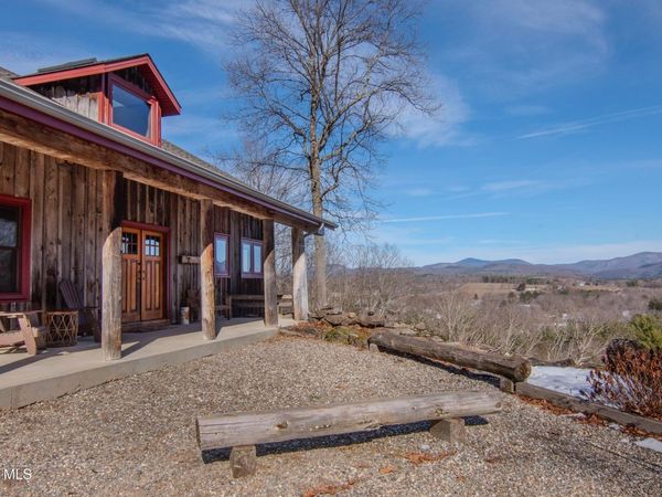 68 Red Gate Lane, Shushan, NY 12873