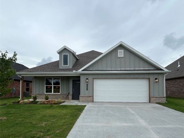 2302 N Zane Street, Siloam Springs, AR 72761