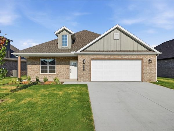 2302 N Zane Street, Siloam Springs, AR 72761