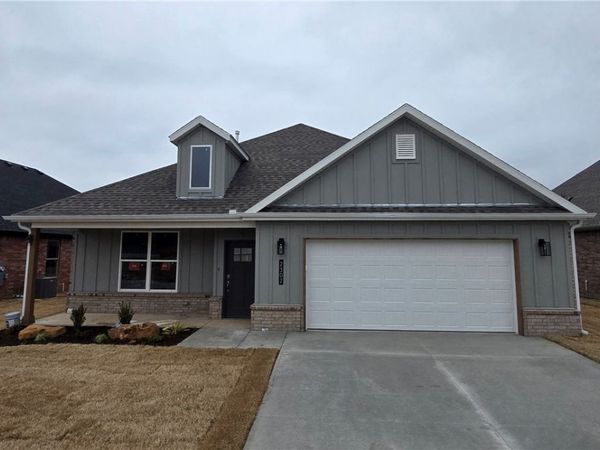 2302 N Zane Street , Siloam Springs, AR 72761