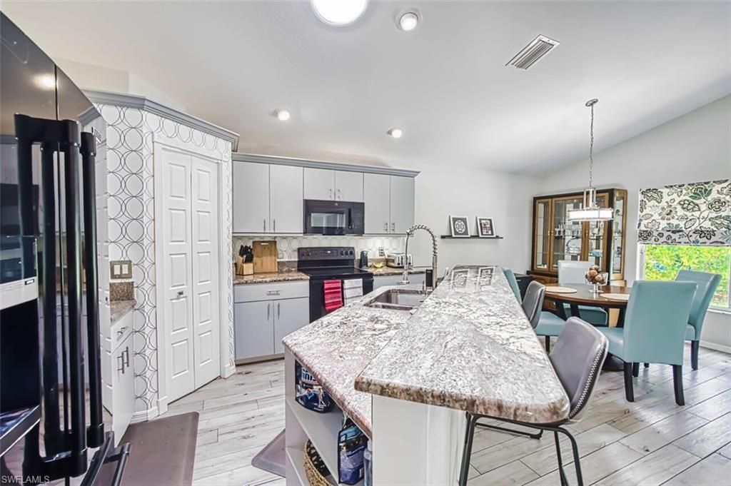 9917 Las Casas Dr, Fort Myers, FL 33919 Photo
