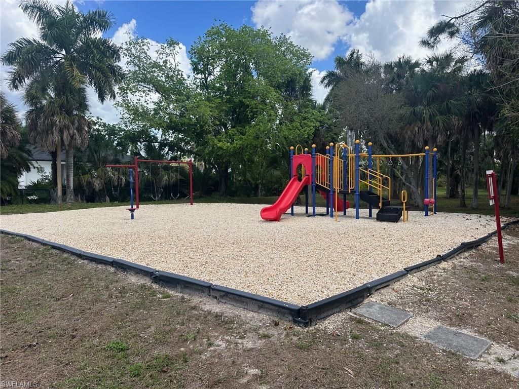 9917 Las Casas Dr, Fort Myers, FL 33919 Photo