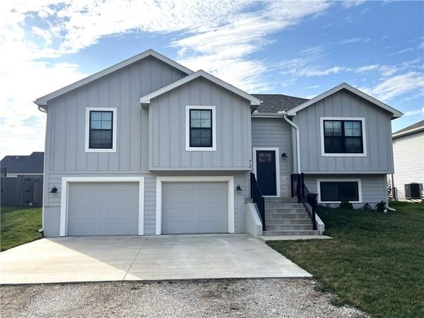 72 SE 461 Road, Warrensburg, MO 64093