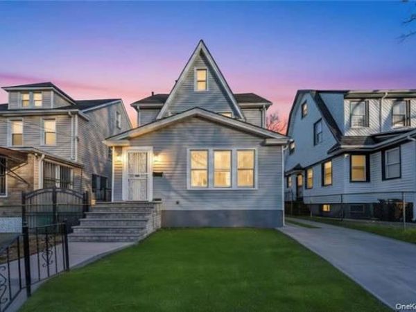 100-35 204th Street, Hollis, NY 11423