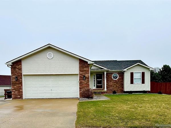 468 Windy Bluff, Flushing, MI 48433