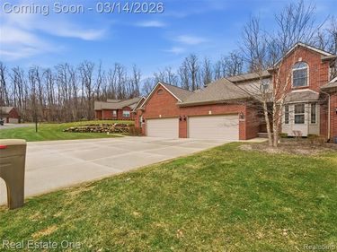 9572 Kingsway Circle, Springfield Twp, MI 48348