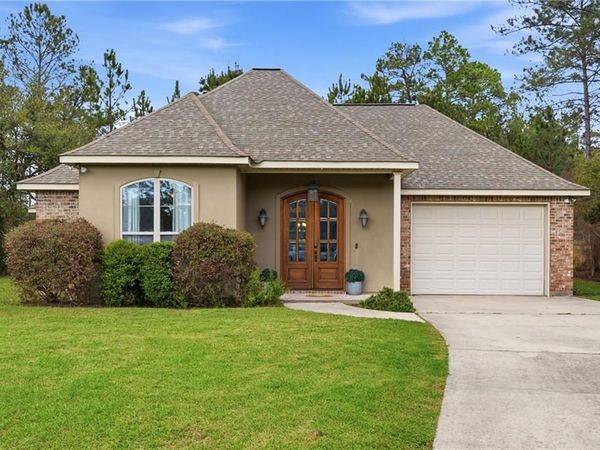 208 TREETOP Court , Covington, LA 70435