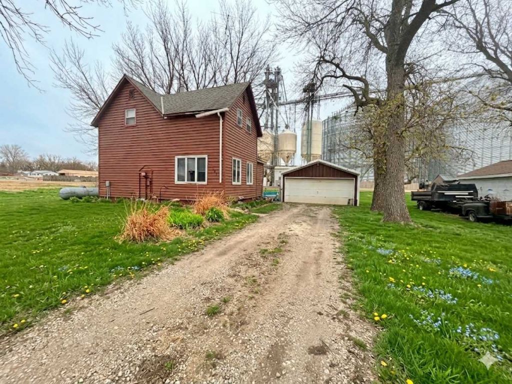 107 S Buckingham Street, Hardwick, MN 56134