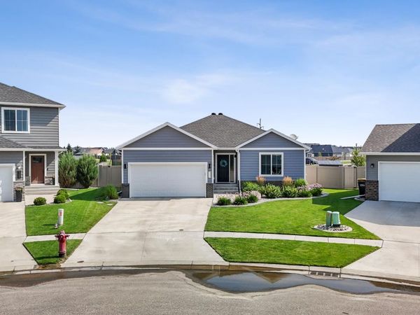 909 Ashley Drive W, West Fargo, ND 58078