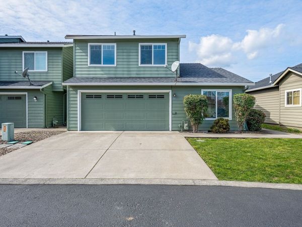 368 Live Oak Loop, Central Point, OR 97502