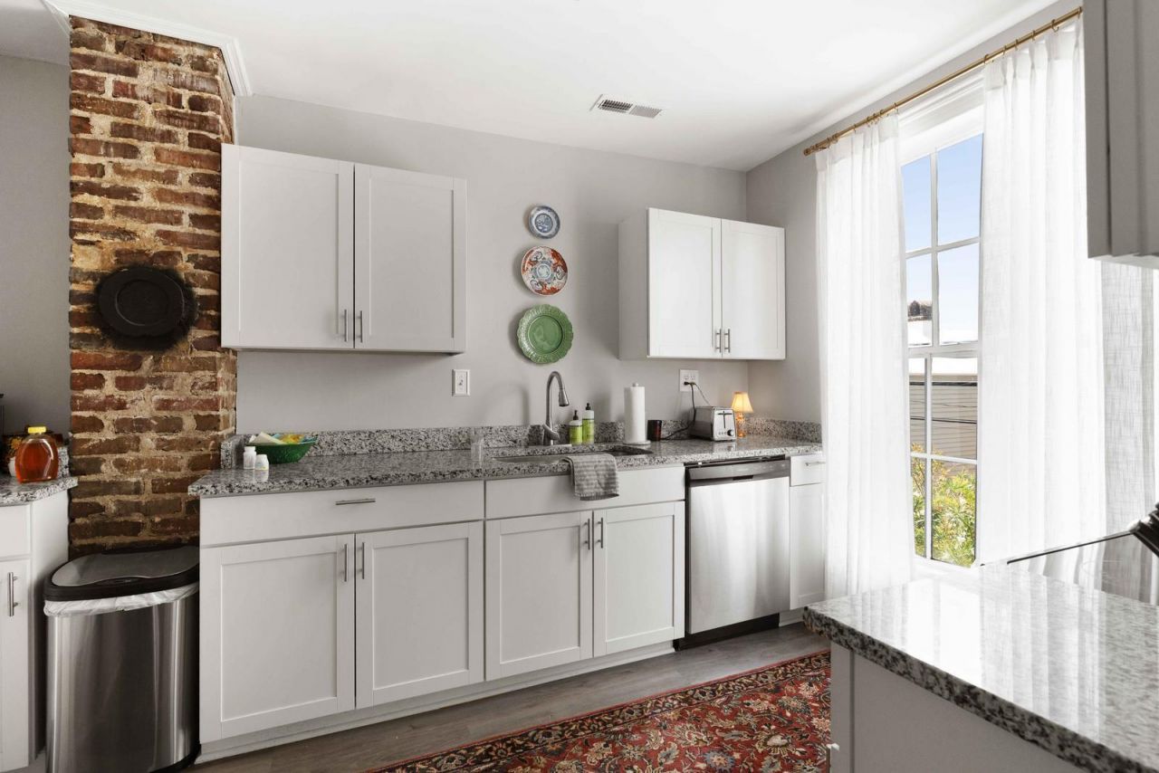 123 Smith Street Photo 9