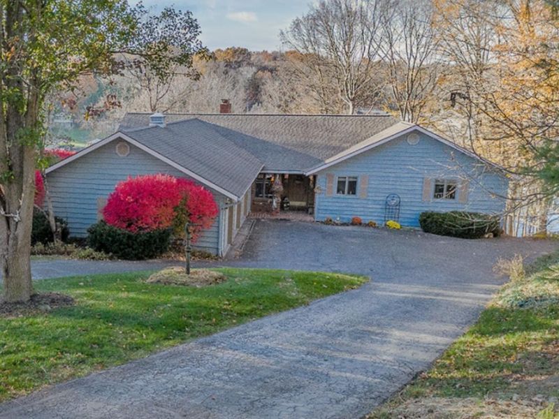 665 Highland Hills Drive, Howard, OH 43028 Photo 4