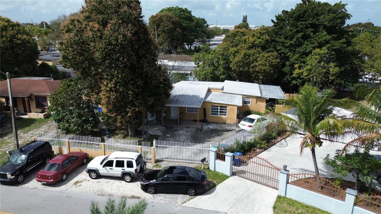 9590 NW 33rd Avenue, Miami, FL 33147 Photo