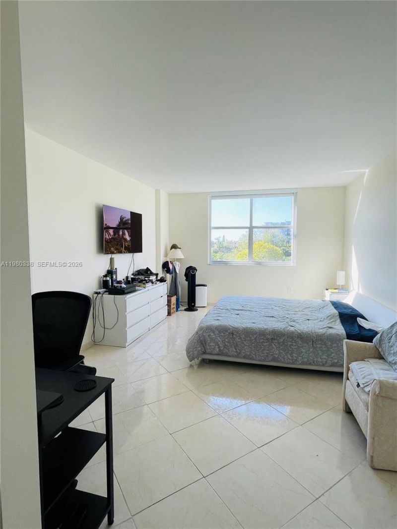 11111 Biscayne Blvd , Unit 4E, Miami, FL 33181 Photo