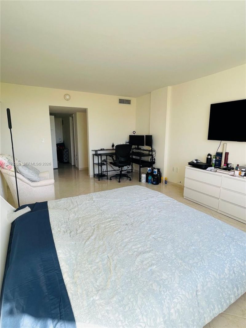 11111 Biscayne Blvd , Unit 4E, Miami, FL 33181 Photo