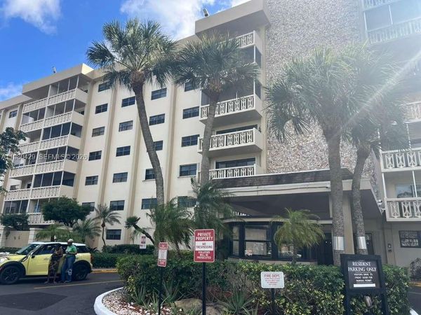 800 NE 195th St , Unit 501, Miami, FL 33179