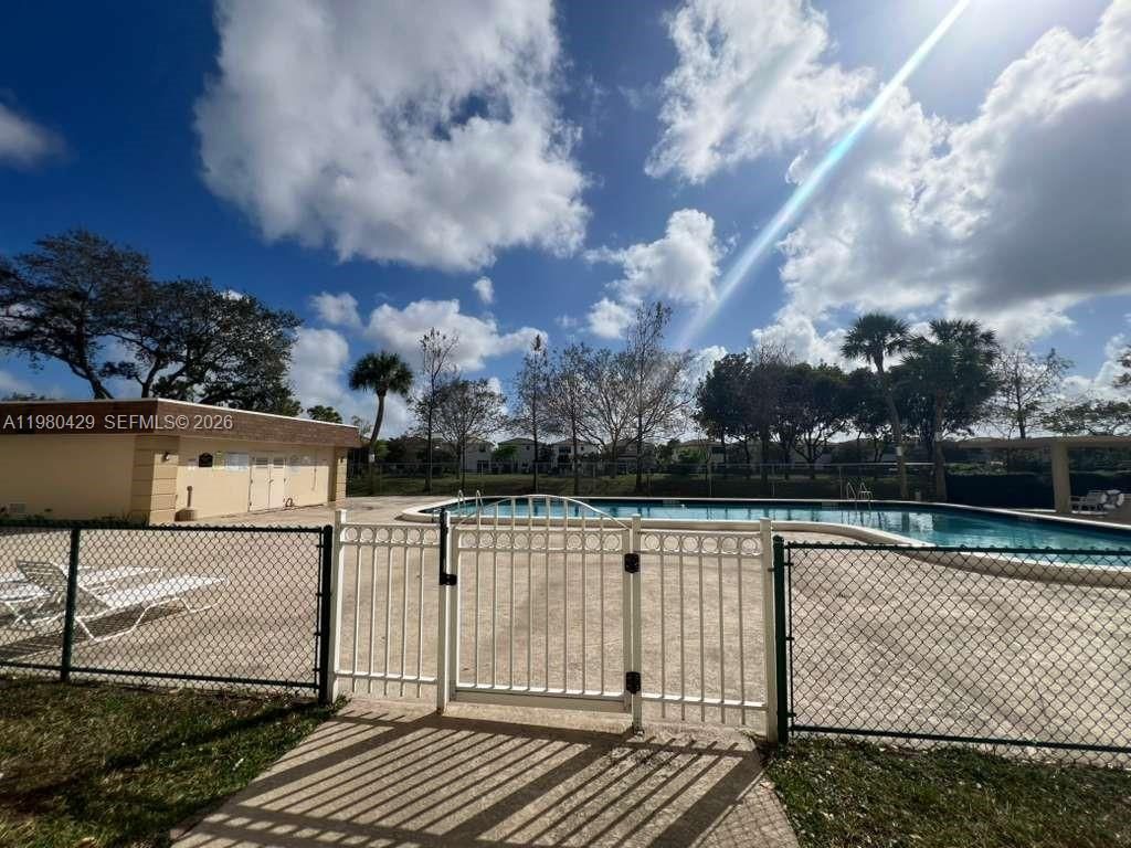 800 NE 195th St , Unit 501, Miami, FL 33179 Photo