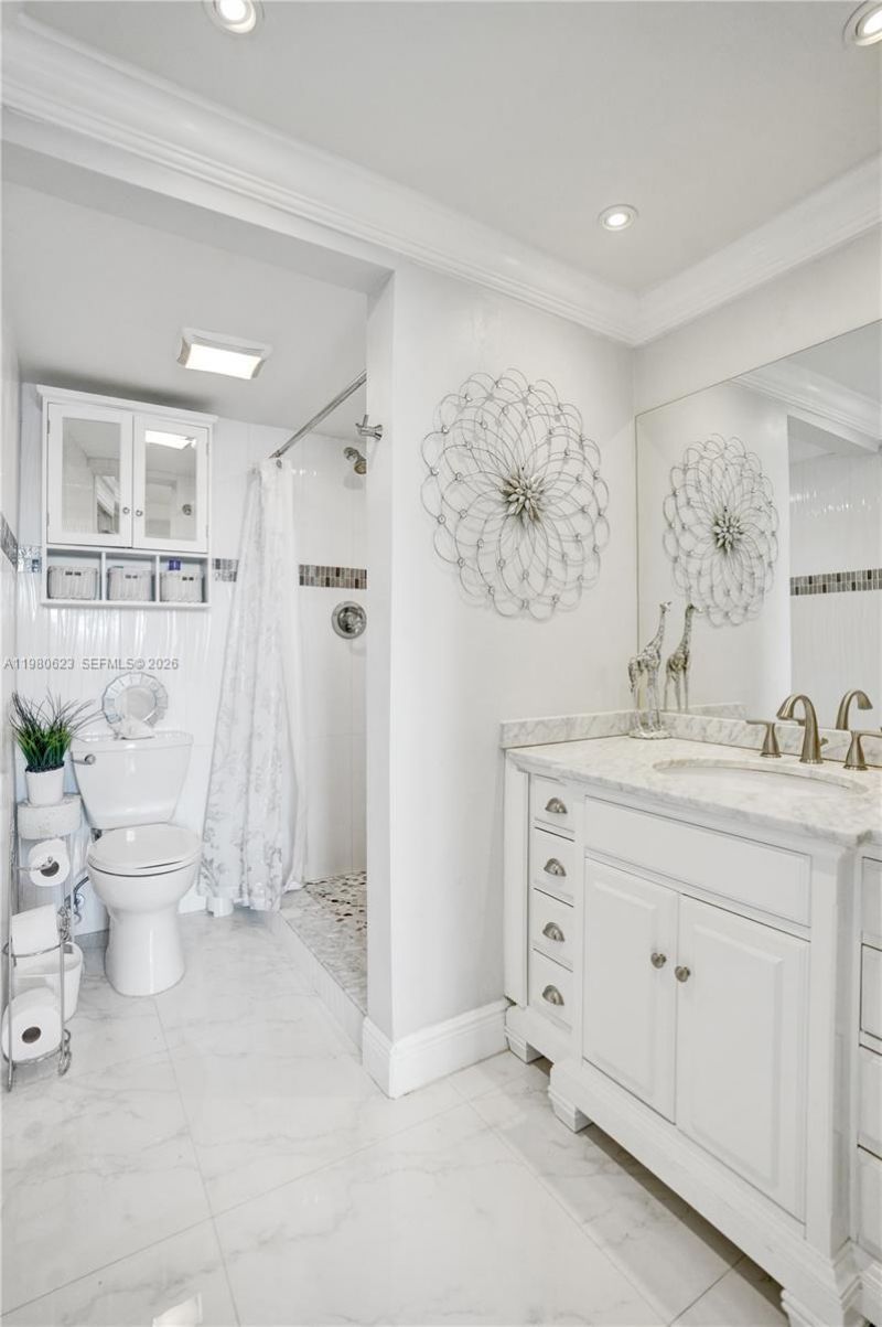 1889 S Ocean Dr , Unit 114, Hallandale Beach, FL 33009 Photo