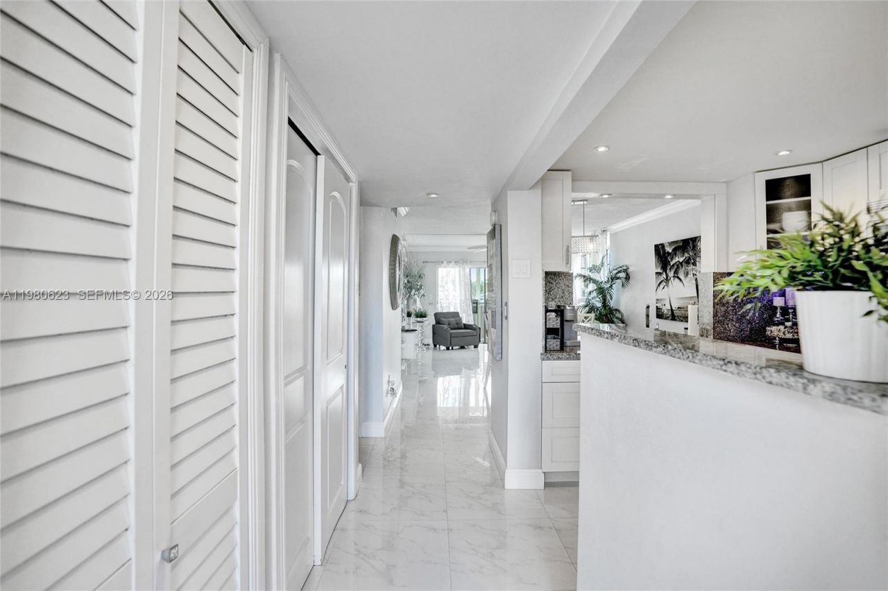 1889 S Ocean Dr , Unit 114, Hallandale Beach, FL 33009 Photo