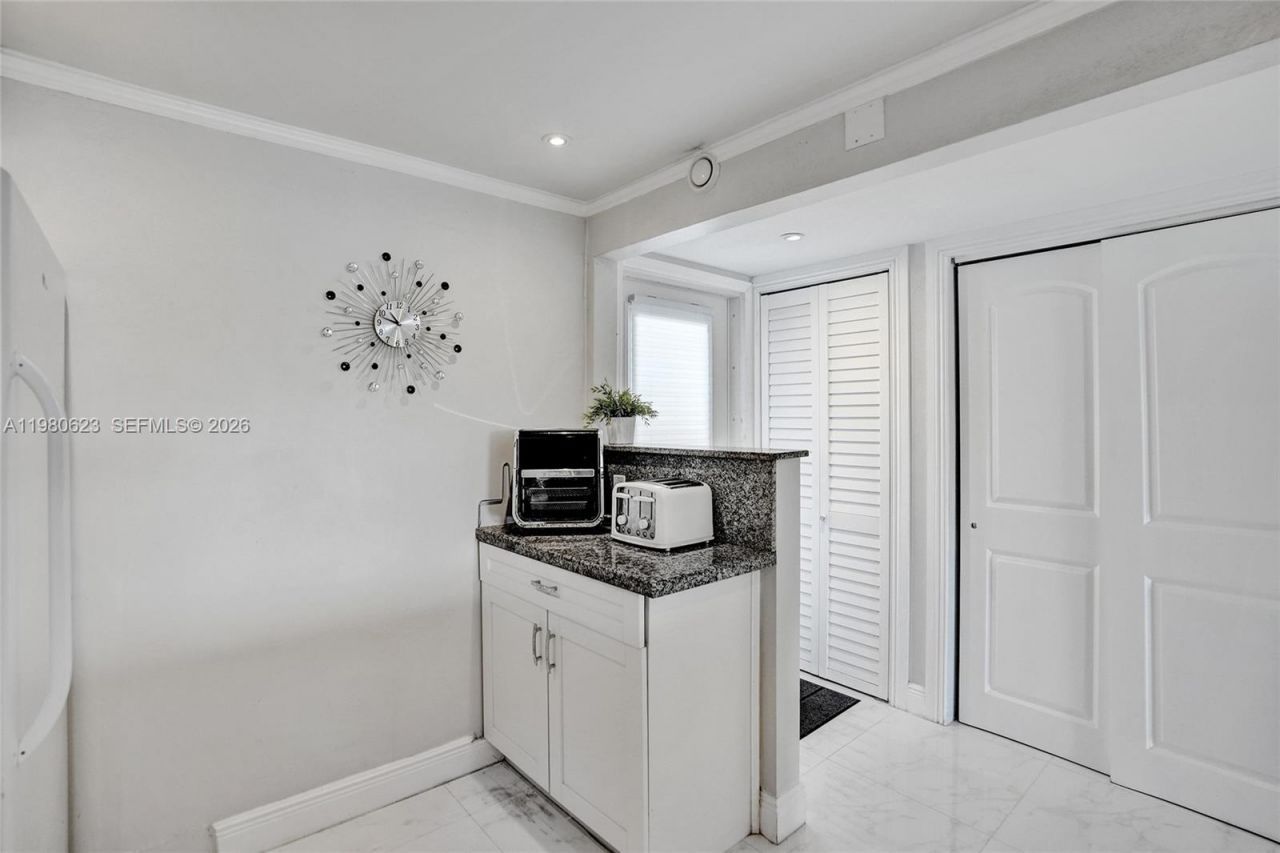 1889 S Ocean Dr , Unit 114, Hallandale Beach, FL 33009 Photo