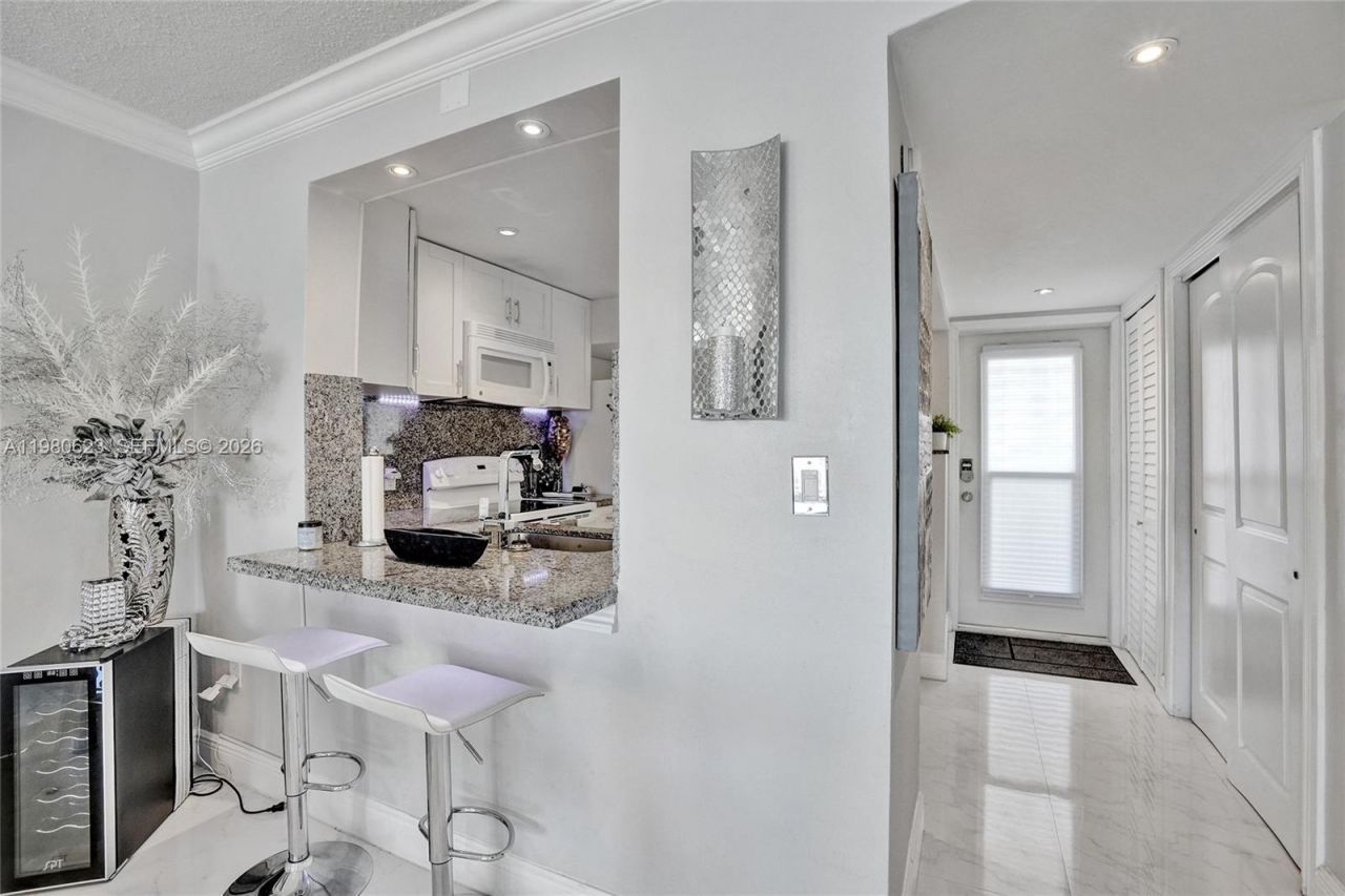 1889 S Ocean Dr , Unit 114, Hallandale Beach, FL 33009 Photo