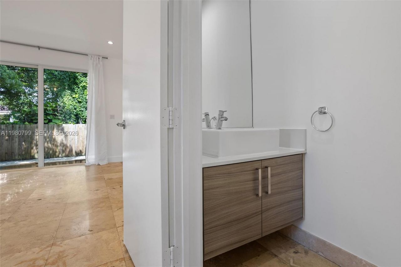 2786 SW 34th Ave , Miami, FL 33133 Photo