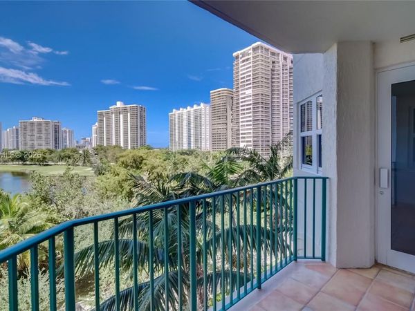 20000 E Country Club Dr , Unit 512, Aventura, FL 33180