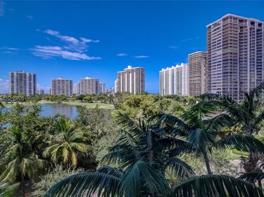 20000 E Country Club Dr, Unit 512, Aventura, FL 33180
